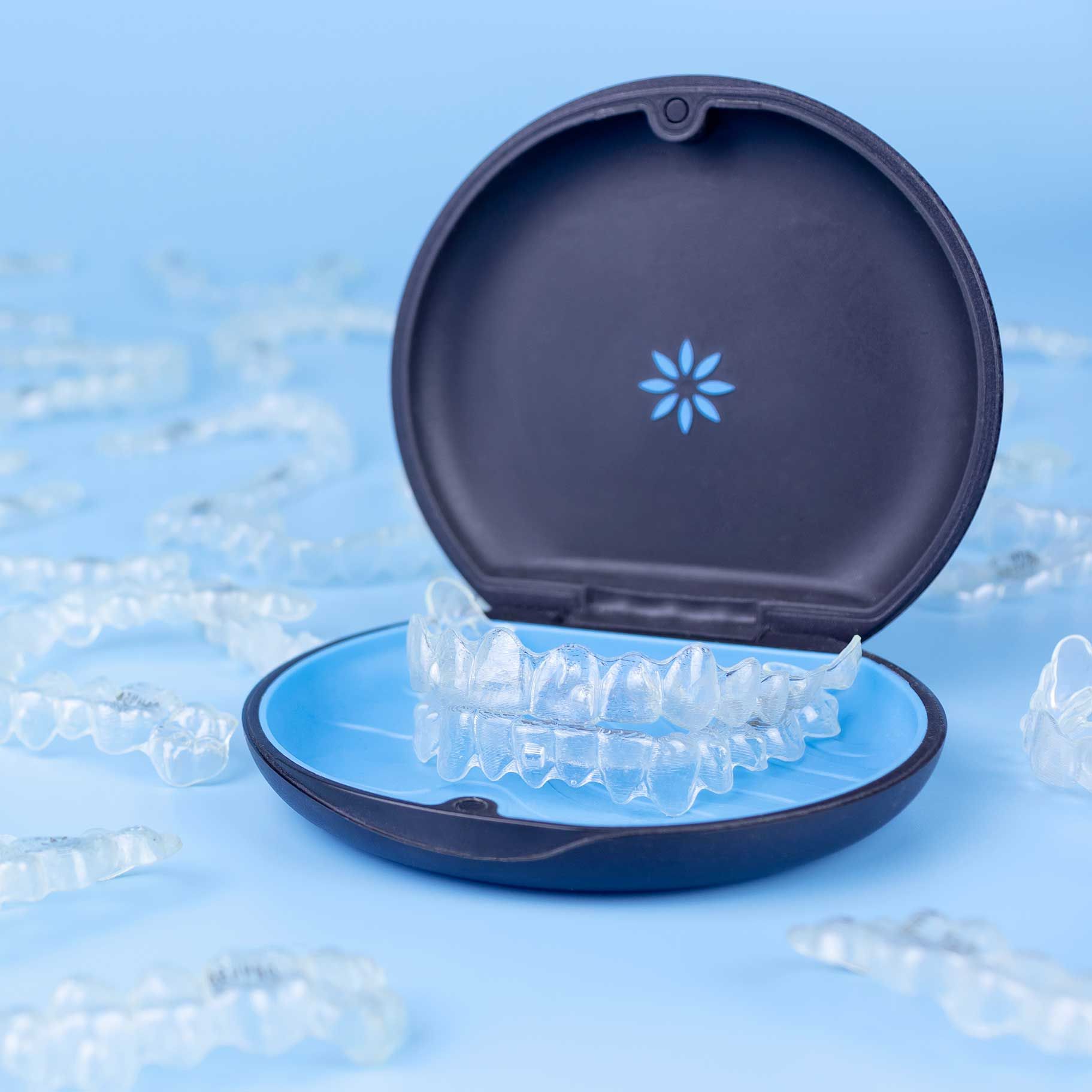 элайнеры инвизилайн в футляре